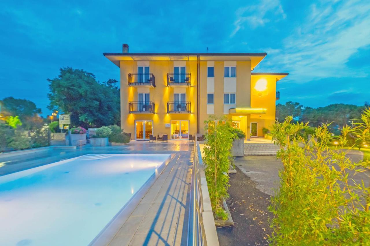 Hotel Nuova Barcaccia Peschiera del Garda Esterno foto