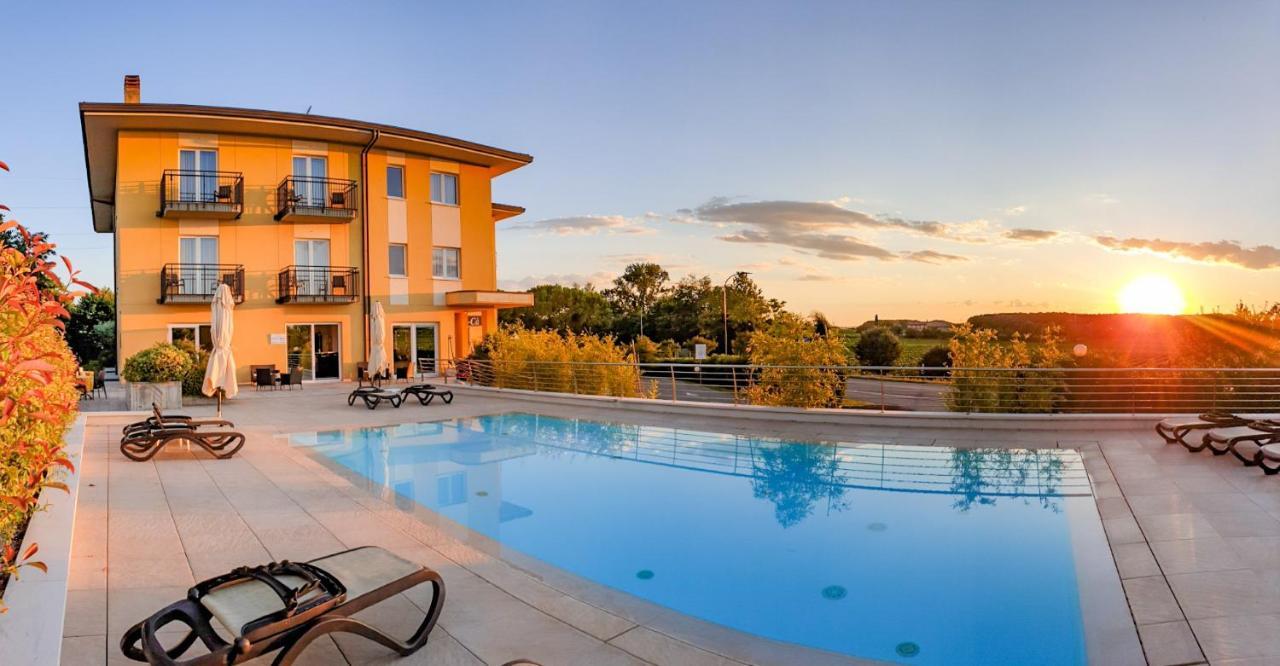 Hotel Nuova Barcaccia Peschiera del Garda Esterno foto