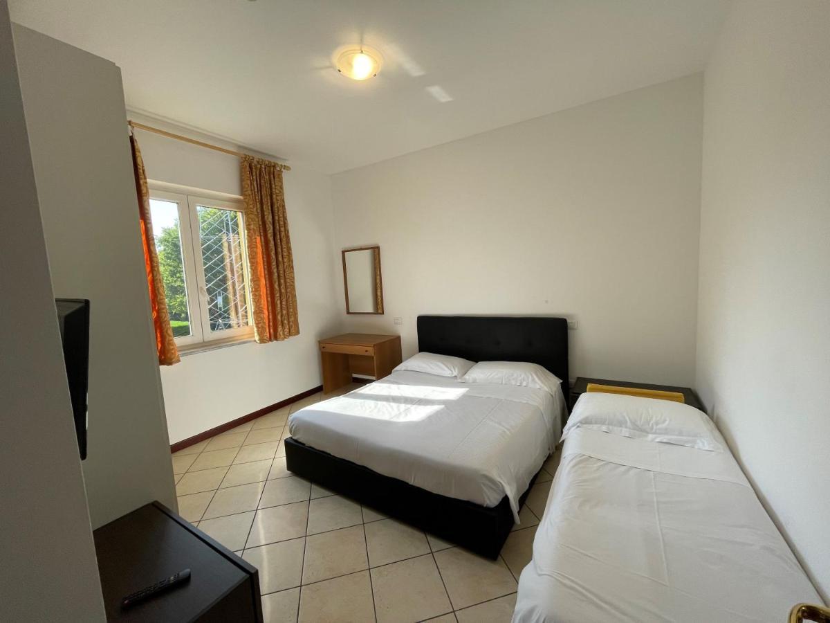 Hotel Nuova Barcaccia Peschiera del Garda Esterno foto