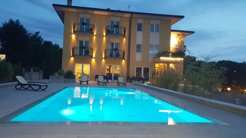 Hotel Nuova Barcaccia Peschiera del Garda Esterno foto