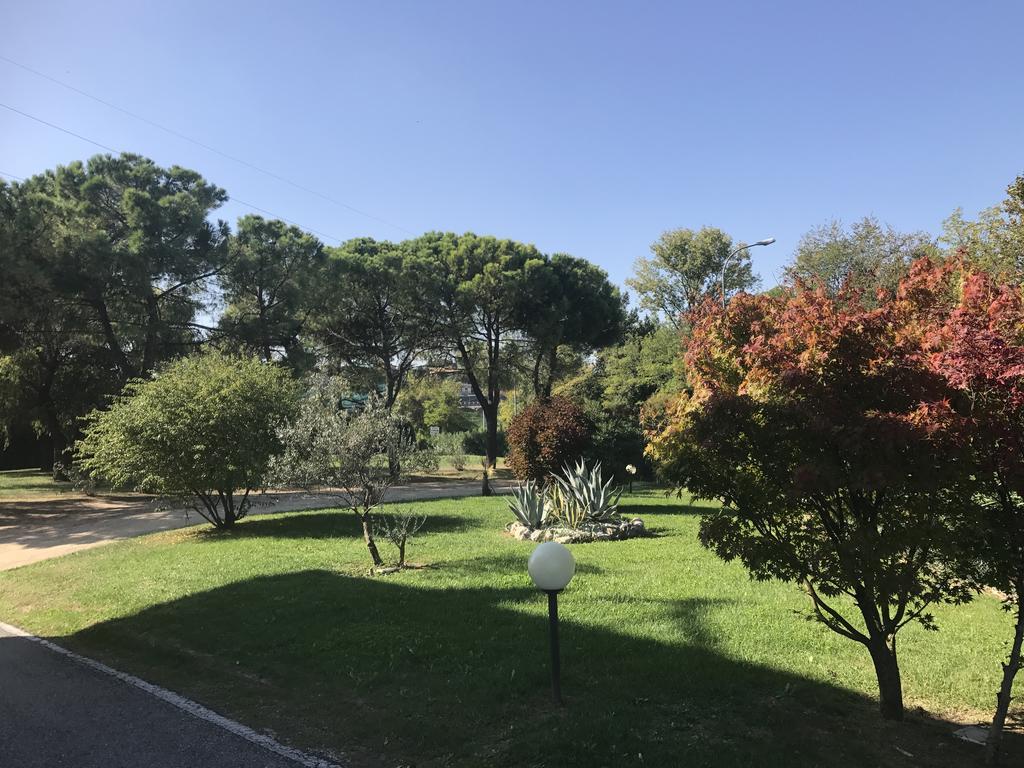 Hotel Nuova Barcaccia Peschiera del Garda Esterno foto