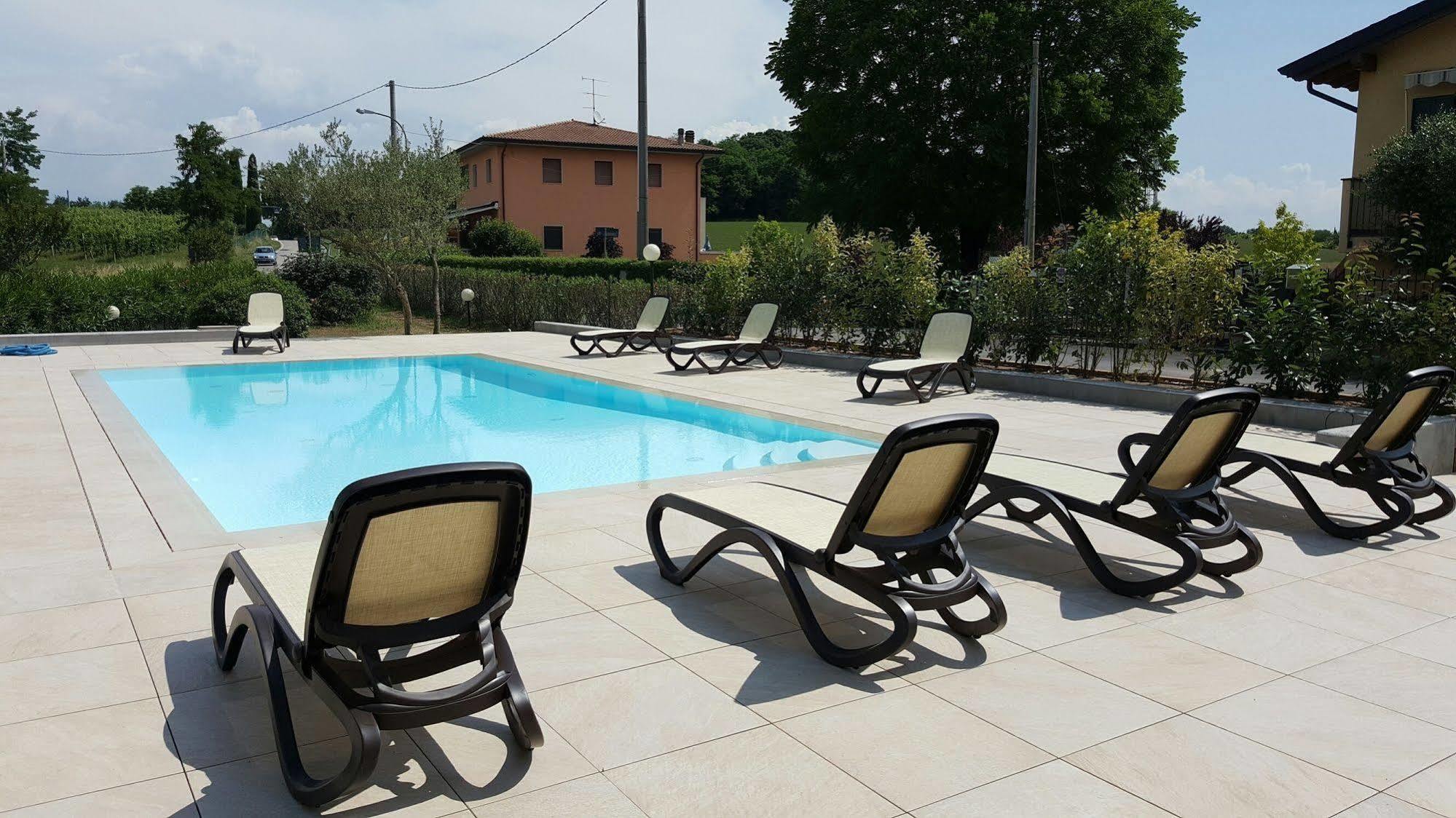 Hotel Nuova Barcaccia Peschiera del Garda Esterno foto