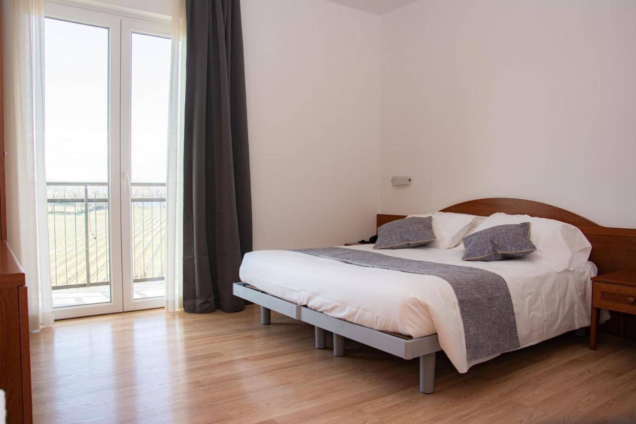 Hotel Nuova Barcaccia Peschiera del Garda Esterno foto
