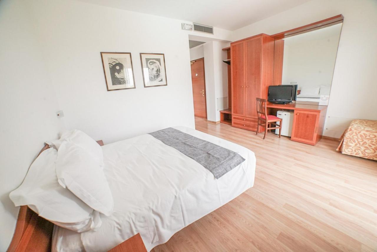 Hotel Nuova Barcaccia Peschiera del Garda Esterno foto