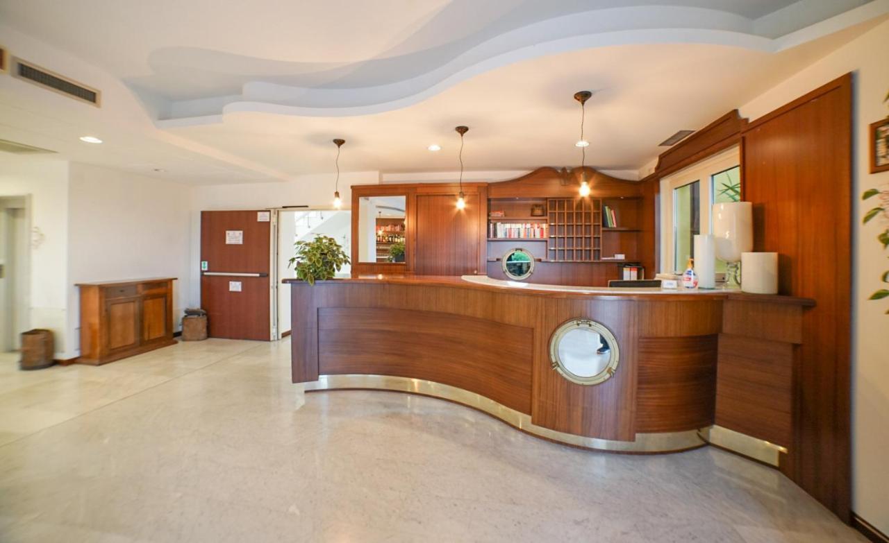 Hotel Nuova Barcaccia Peschiera del Garda Esterno foto