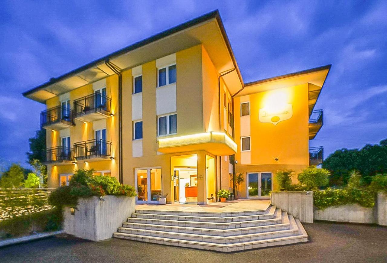 Hotel Nuova Barcaccia Peschiera del Garda Esterno foto