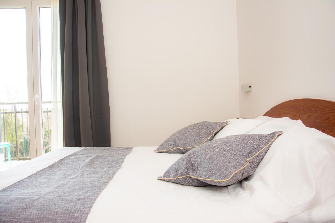 Hotel Nuova Barcaccia Peschiera del Garda Esterno foto