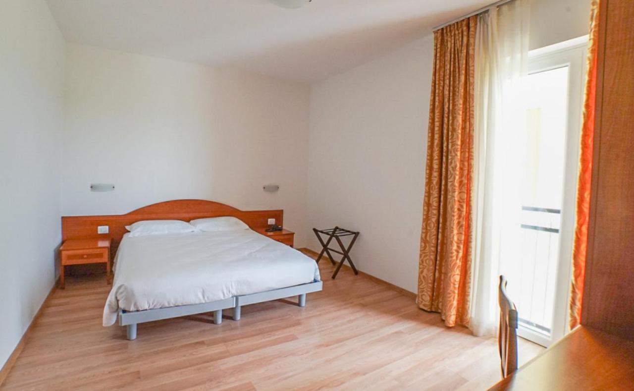 Hotel Nuova Barcaccia Peschiera del Garda Esterno foto