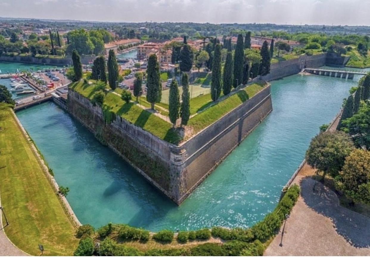 Hotel Nuova Barcaccia Peschiera del Garda Esterno foto